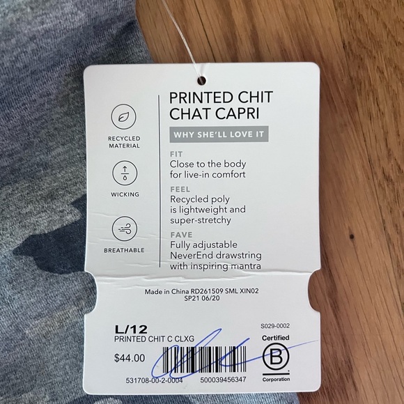 NWT ATHLETA GIRL PRINTED CHIT CHAT CAPRI L/12 - Picture 2 of 6